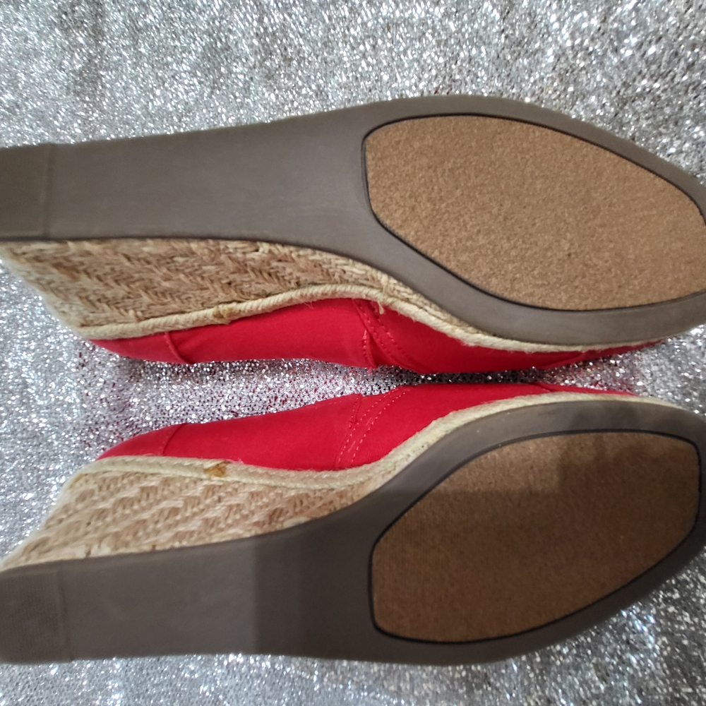 Fashion Bug Red Espadrille Wedge Sandals Size 9.5M NIB - Picture 5 of 8